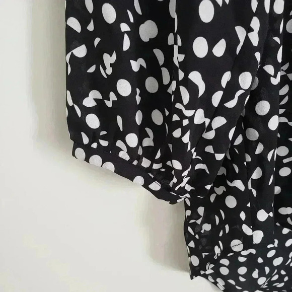 🌴2/$25🌴BOLD ELEMENTS  | Women's White/Black Polka Dot Blouse - Picture 3 of 4